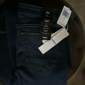 NWT Hudson jeans size 29. The style is MIA. Midrise flare Leg
